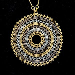 ⭐️SALE PENDING DO NOT BUT⭐️NWT Macy’s tri-gold medallion necklace